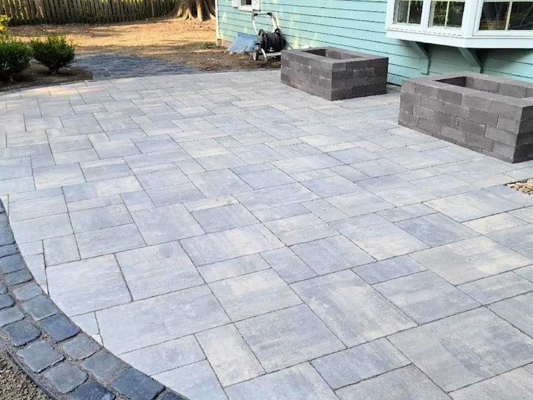 Freshly sealed paver driveway with rich, even color in St. Petersburg