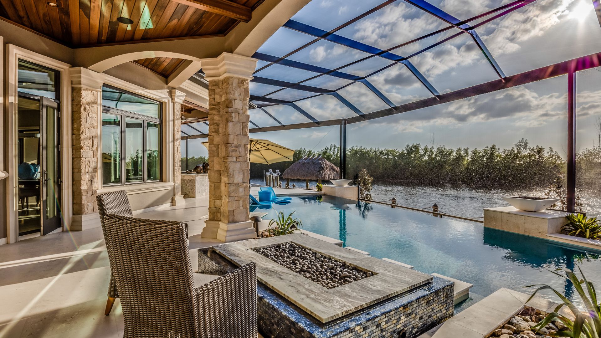 Pool enclosure washing (2)